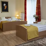 파빌리온 호텔 3*